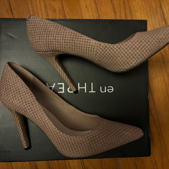 Vince Camuto “Kain”Pump, textured leather, size 9 - Picture 2 of 5